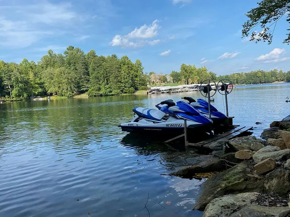 130 Osprey Ct, Belews Creek, NC 27009