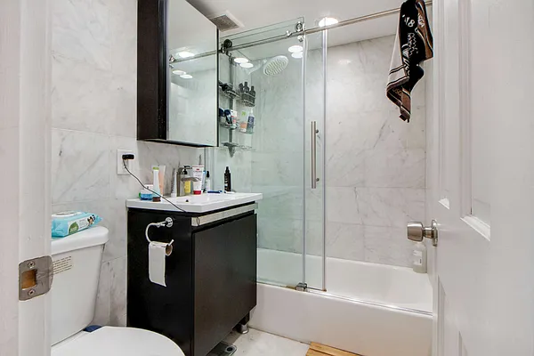 Rented by Compass | media 27