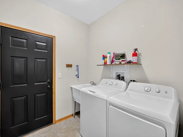 3565 Ayres Dr — Photo 21