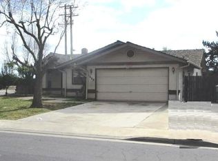 1660 E Gerald Ave, Dinuba, CA 93618