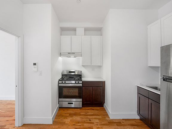 4th image of 476 Gates Ave #2F
