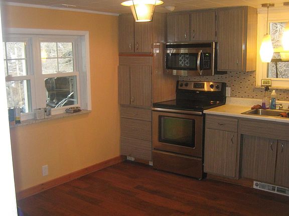 alternate view of the kitchen