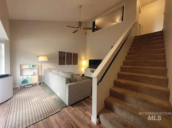 676 N Polk St, Moscow, ID 83843