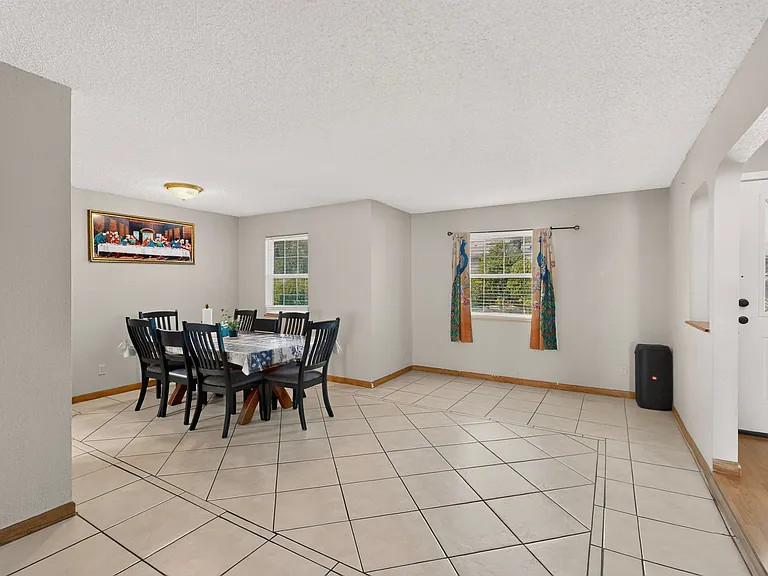 1514 Douglas Dr — Photo 12
