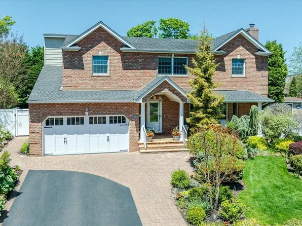 2539 Bradley Court, Merrick, NY 11566