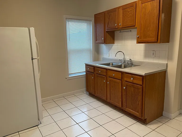 220 Davis St #2 — Photo 3