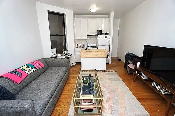 Rented by Universal Realty Group | media 2