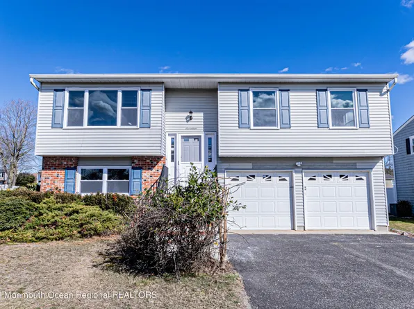 17 Cherry Lane, Howell, NJ 07731