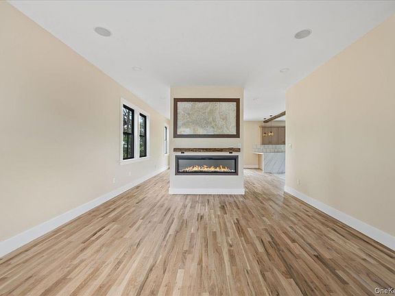 3rd image of 631 N Broadway