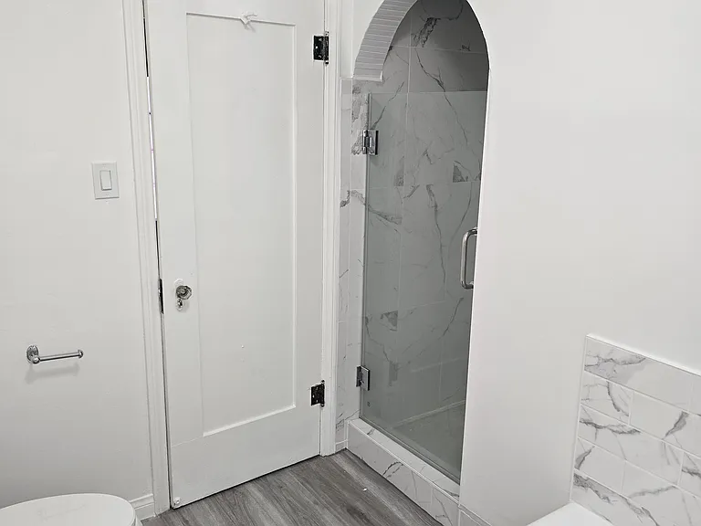 STAND ALONE SHOWER STALL