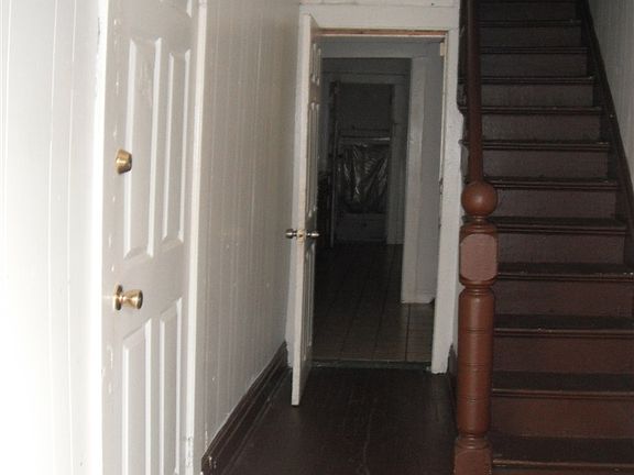 3rd image of 423 Hudson Ave