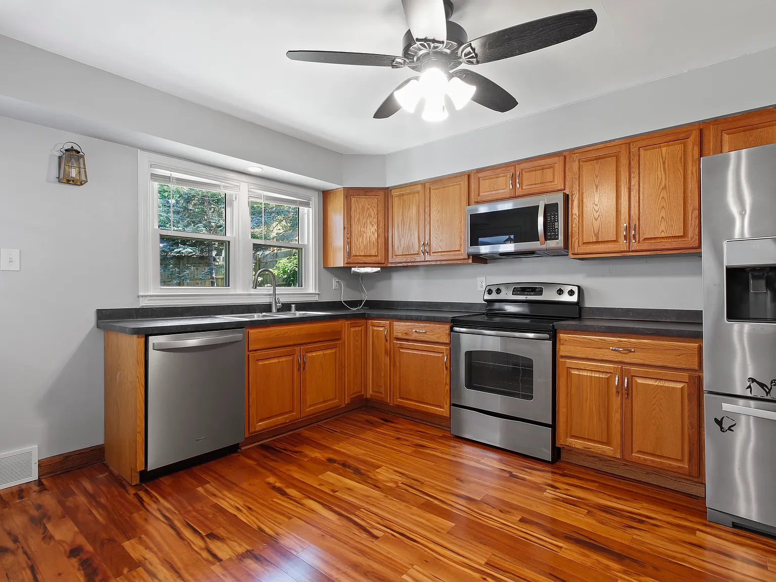 233 Wilbur Ave — Photo 4