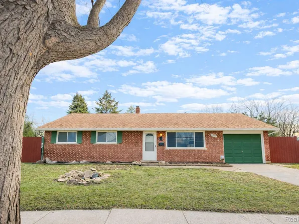 35403 Seville St, Clinton Township, MI 48035