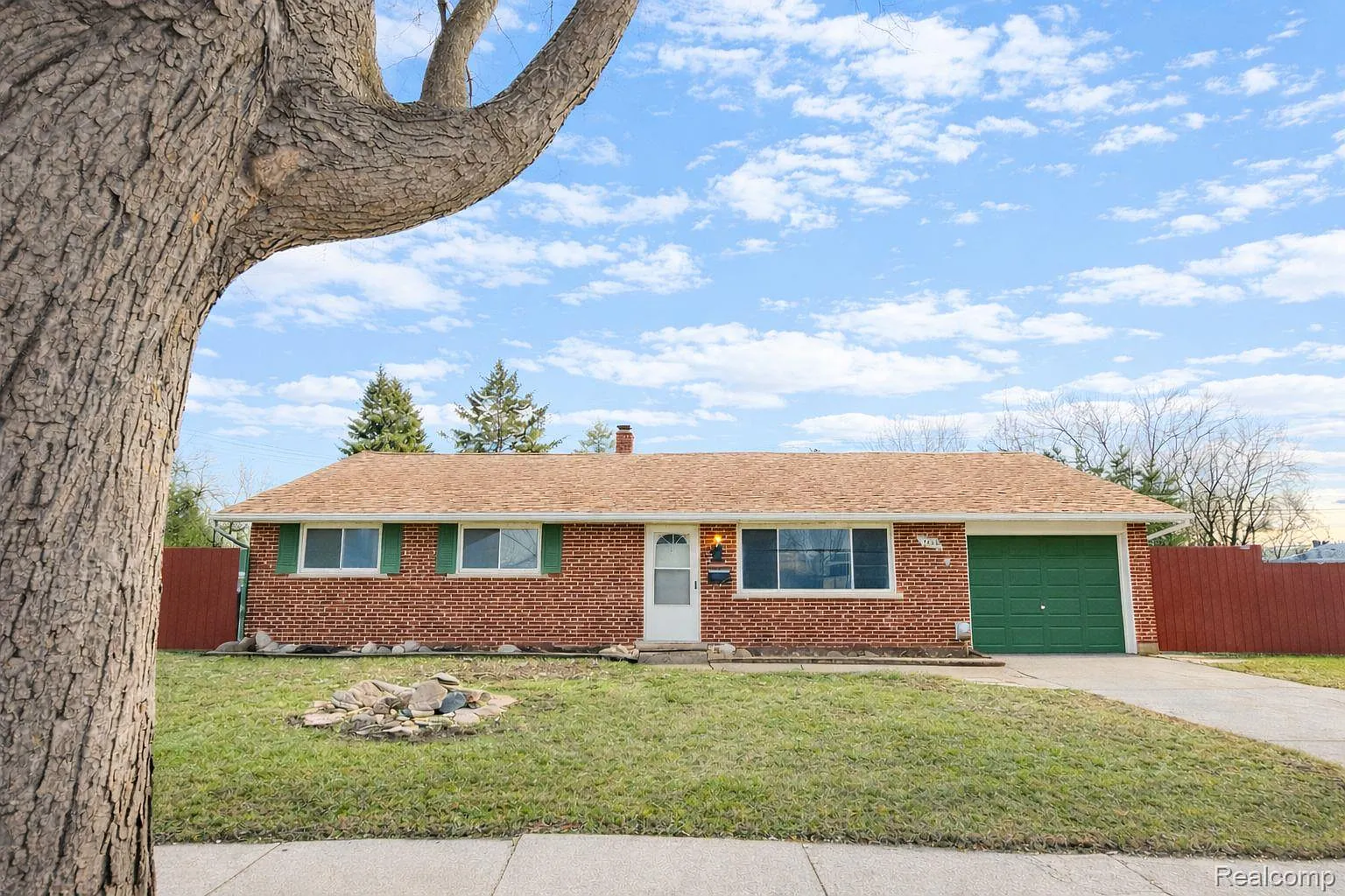 35403 Seville St photo 1