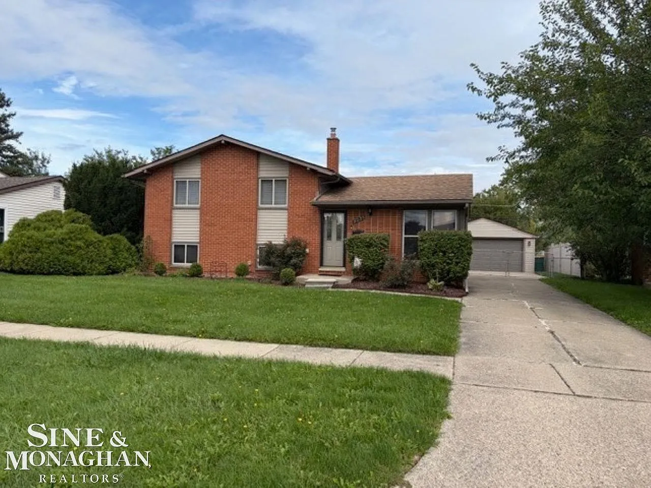 3 bed, 2.0 bath, 1488 sqft, $2,200 — Photo 1