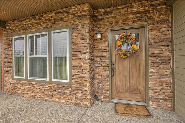 2nd image of 2215 Smedley Ln