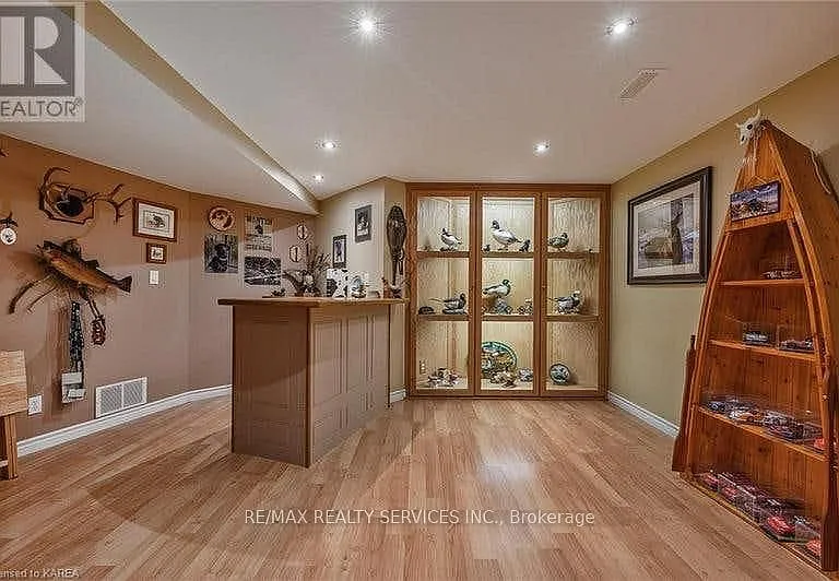 172 Macdougall Dr — Photo 25