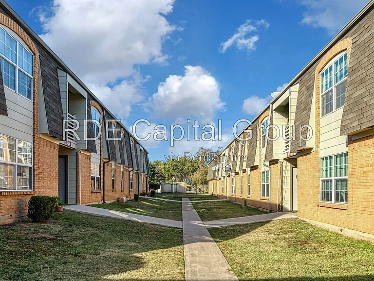 7040 Glenview Dr #29 — Photo 2