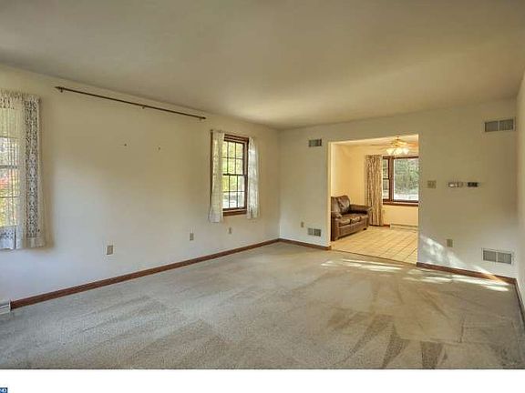 3rd image of 13 Highland Dr