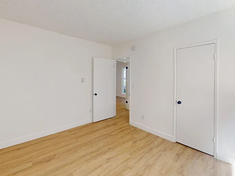Free Rent! Beautiful & Spacious 1 Bed. Apt. In Van Nuys. — Photo 6