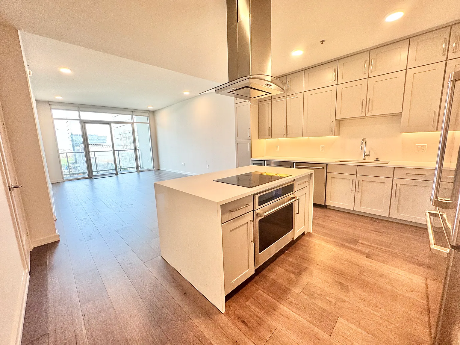 1 bed, 1040 sqft, $3,849 — Photo 1