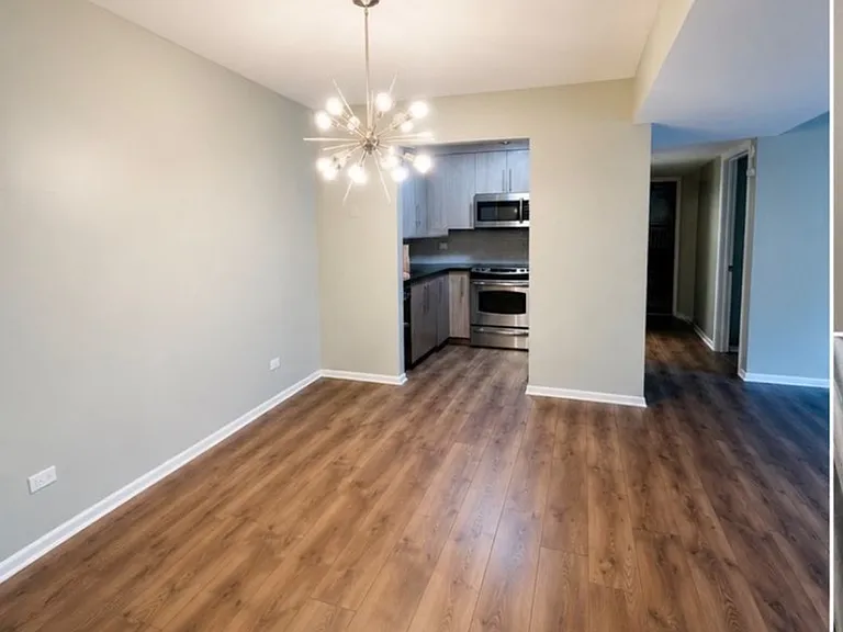 5721 W 103rd St #203 — Photo 6