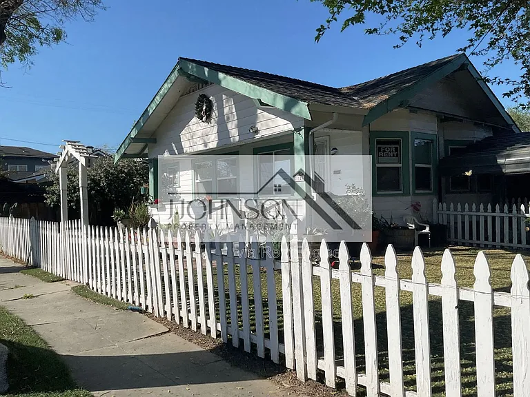 1143 Wall St — Photo 2