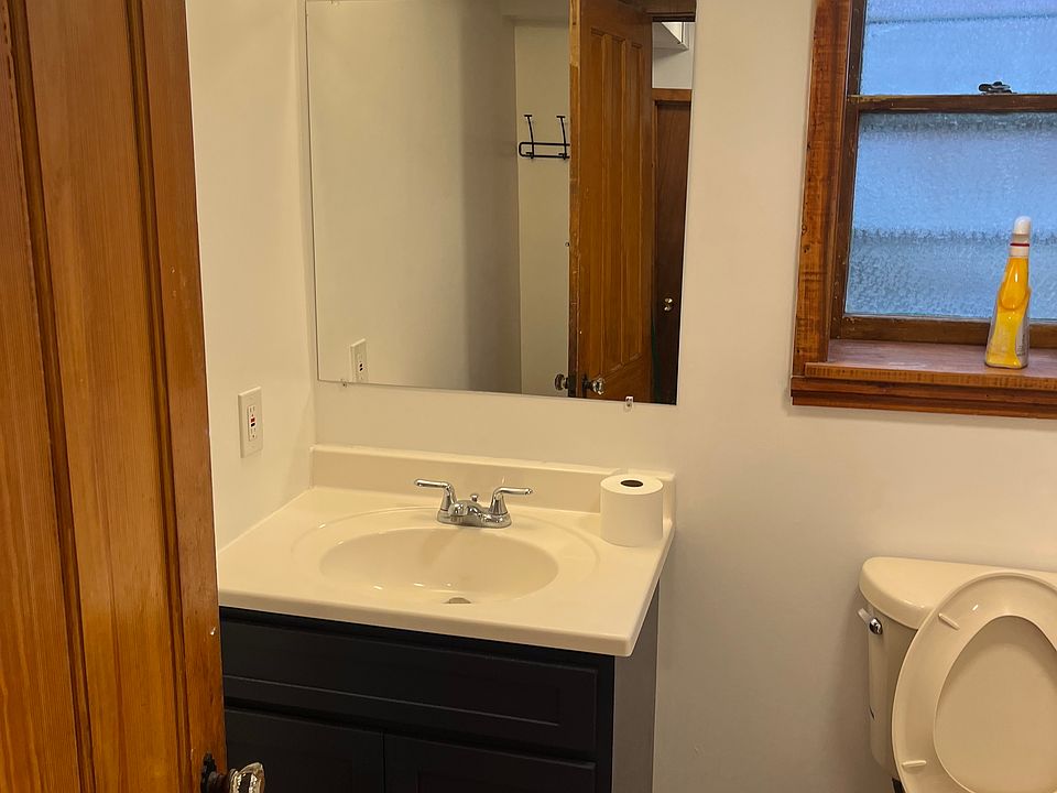 2nd image of 33 New St #Basement