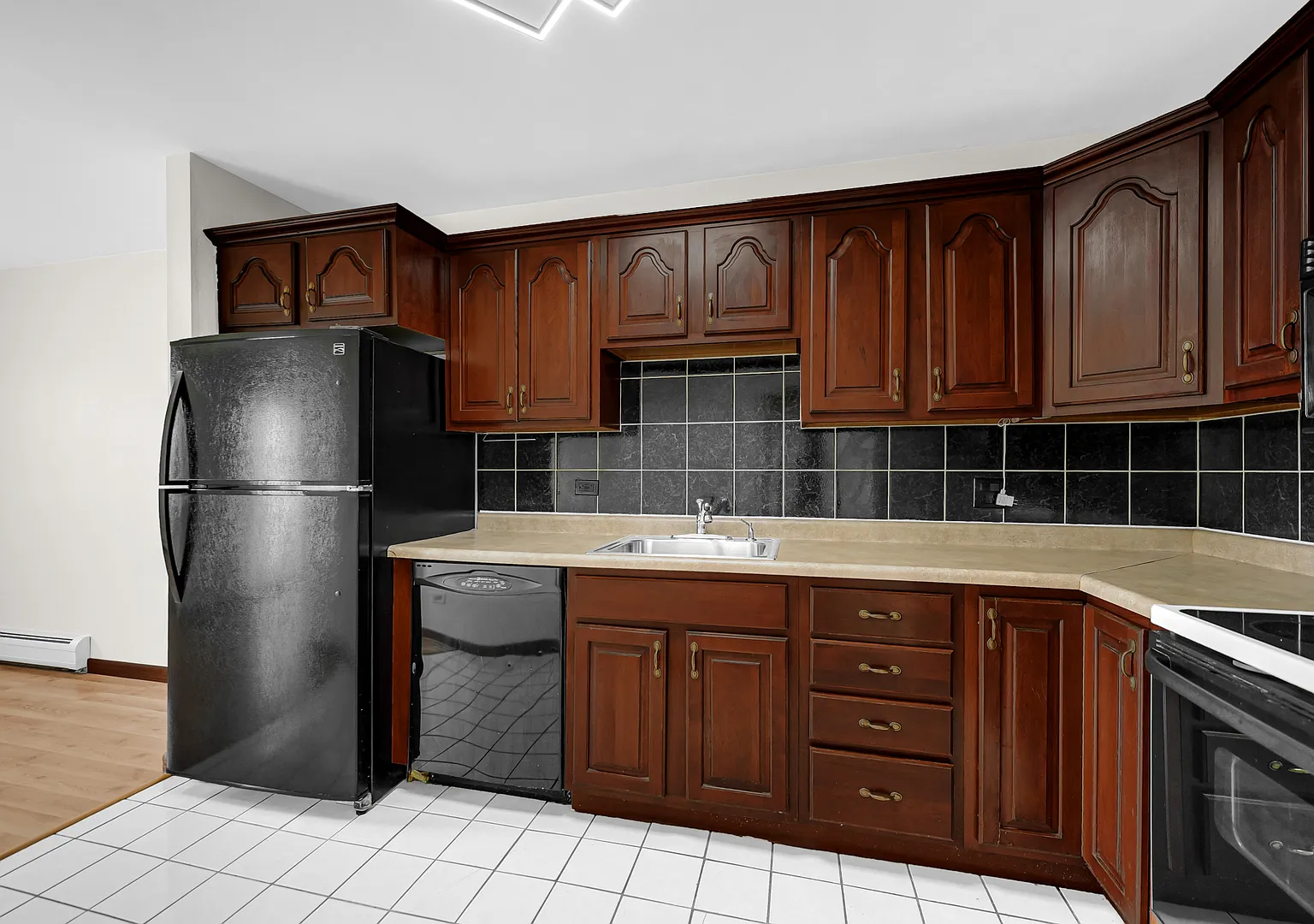 2 bed, 1300 sqft, $1,970 — Photo 4
