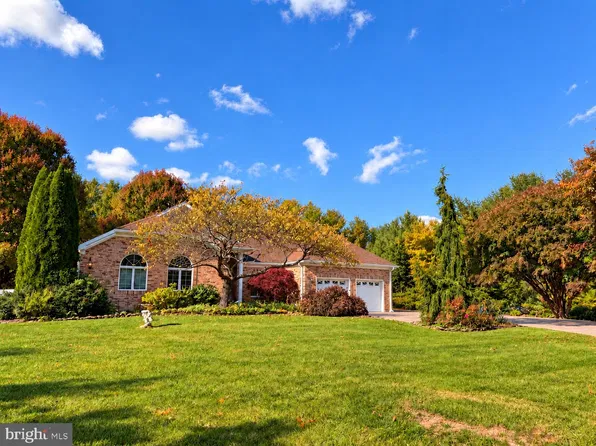 4 E Acres Dr, Hamilton, NJ 08620
