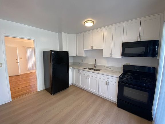 5th image of 1951 22nd St #226-02