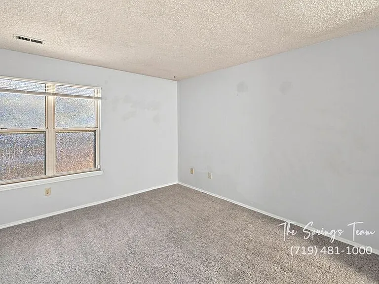 4349 Hunting Meadows Cir — Photo 14