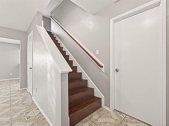 5th image of 7410 Bahia Ln