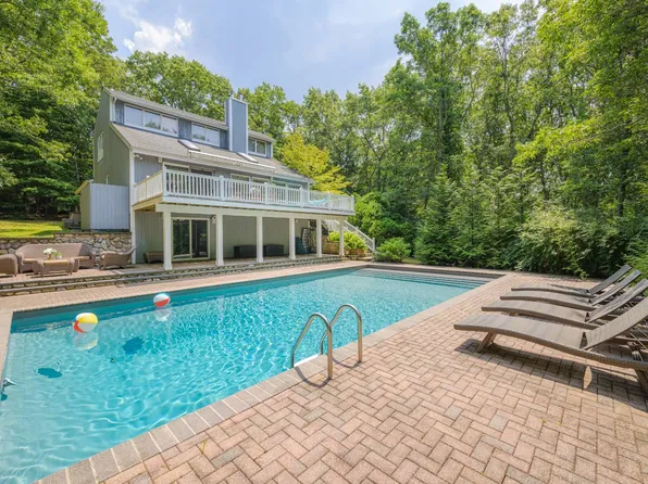 4 Shorewood Dr, East Hampton, NY 11937