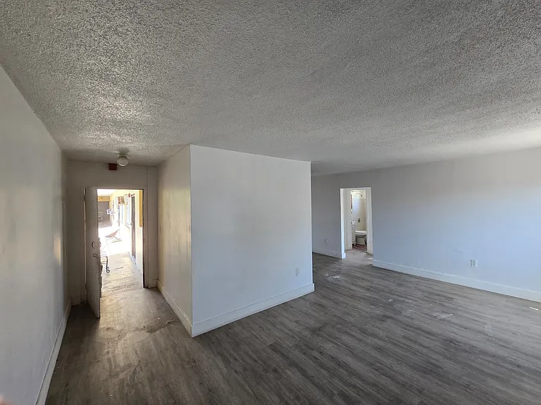 1895 NW 35th St #18 — Photo 9