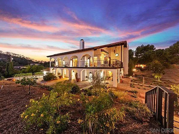 2910 Hill Valley Dr, Escondido, CA 92029