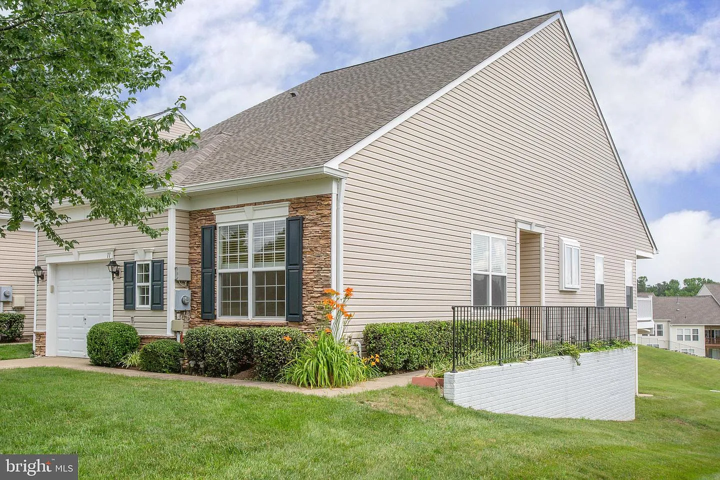 11 Hartford Way photo 1