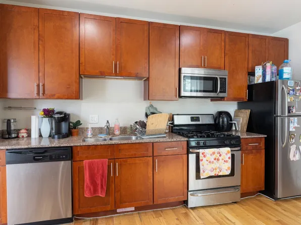 2047 W Touhy Ave #3, Chicago, IL 60645
