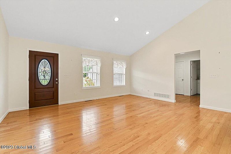 5th image of 11 Elk Ridge Drive