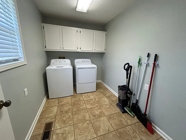1393 W Main St — Photo 9