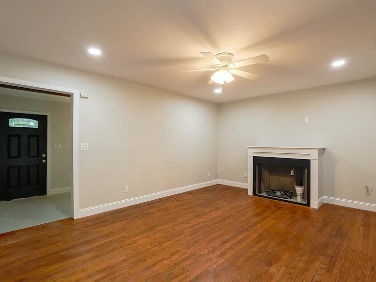2114 Harlandale Ave — Photo 12