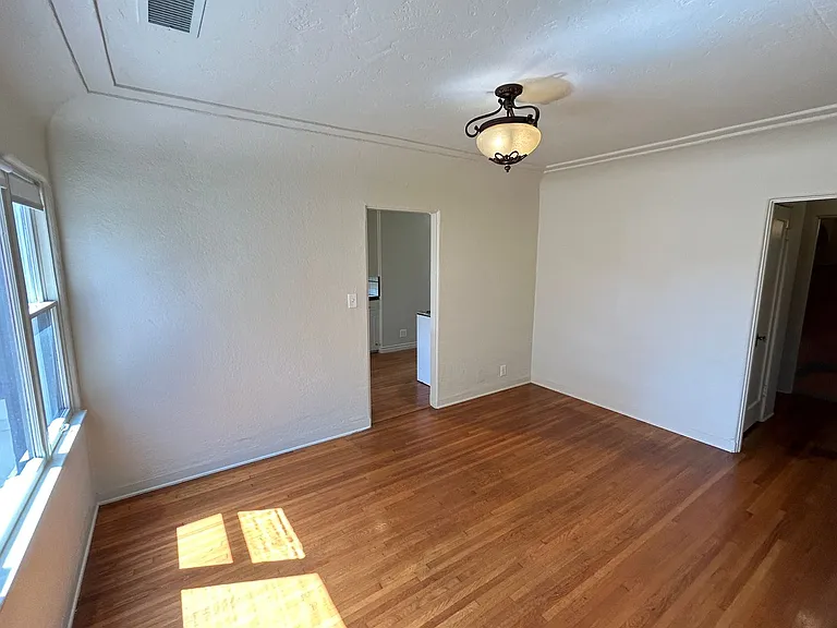 519 S Indiana St — Photo 20
