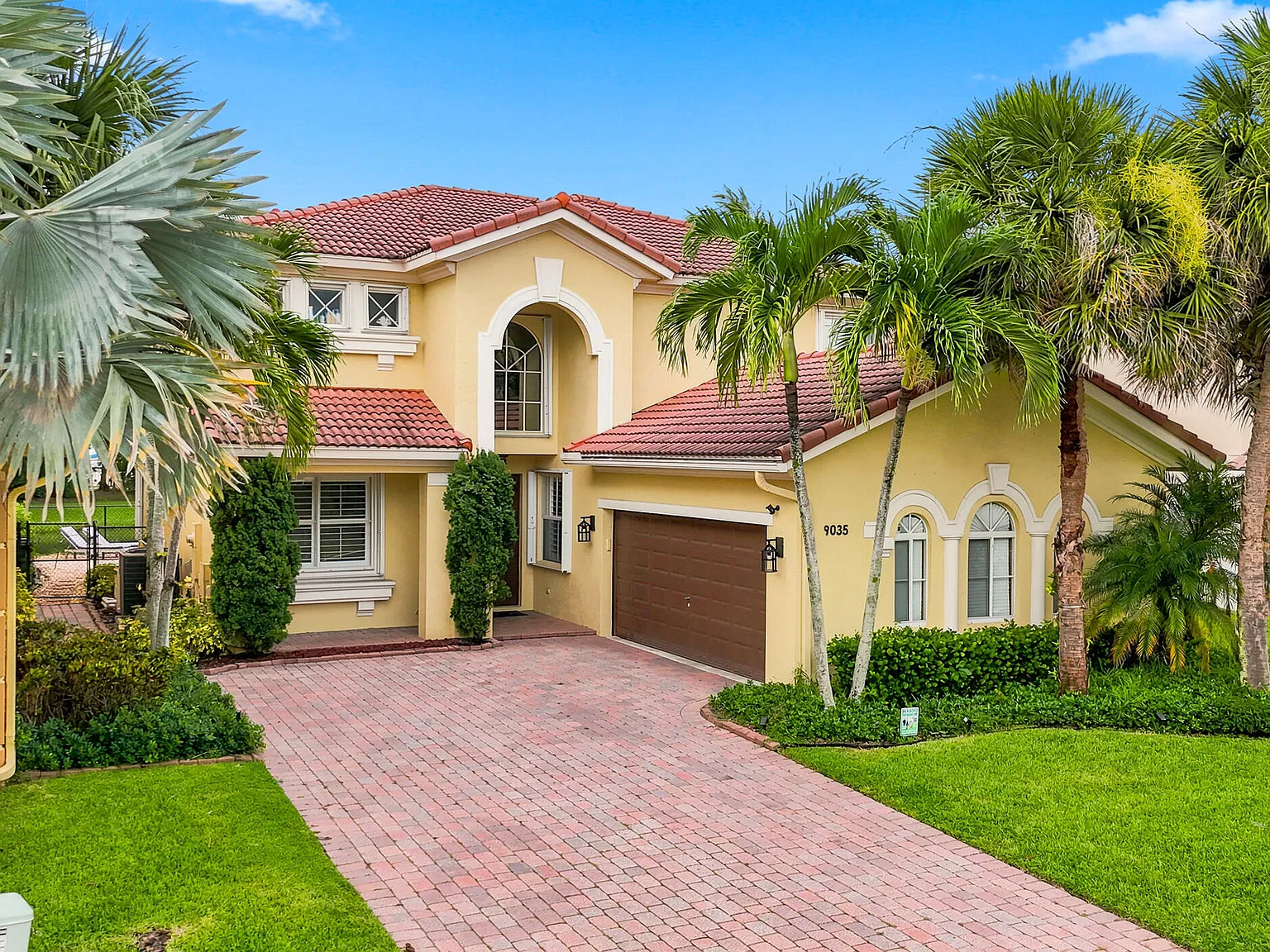 4 bed, 3.0 bath, 2715 sqft, $4,800 — Photo 1