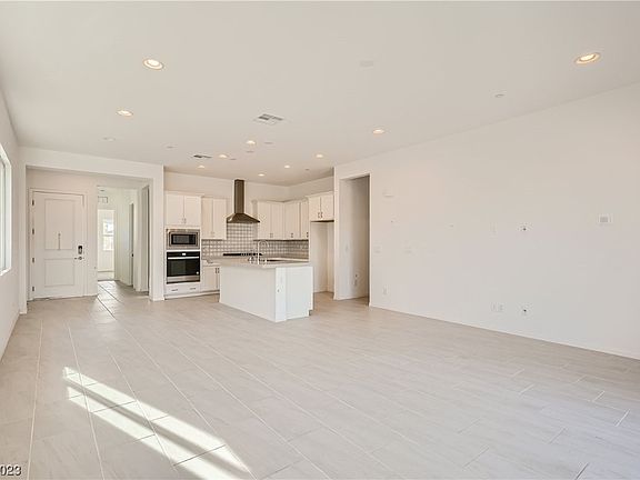 3rd image of 112 Ibiza Lake Dr