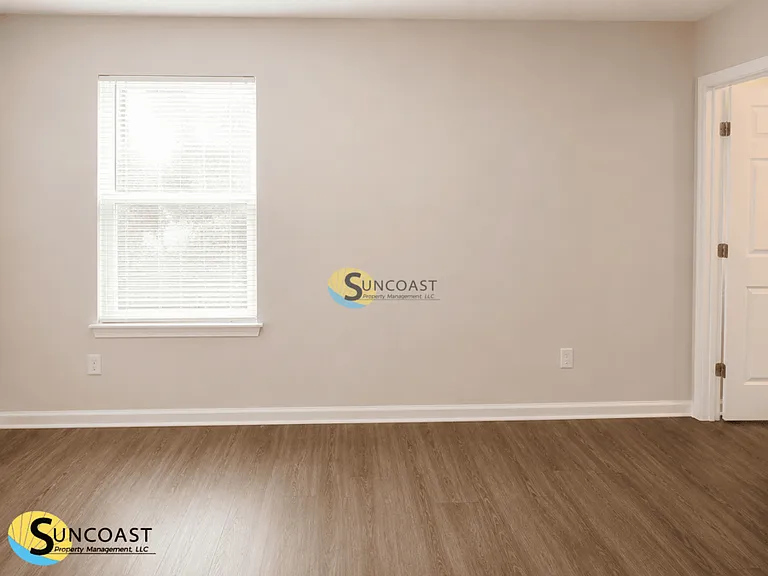 8054 Hastings St — Photo 10