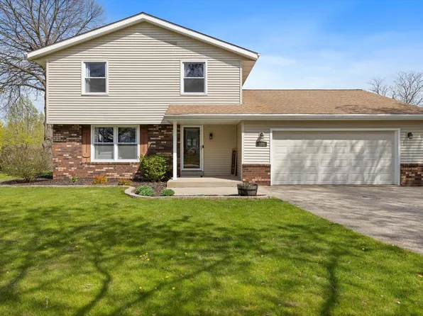 498 Park Hill DRIVE, Pewaukee, WI 53072