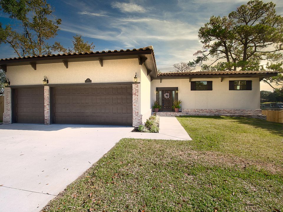 1st image of 601 Cinco Terrace Ln