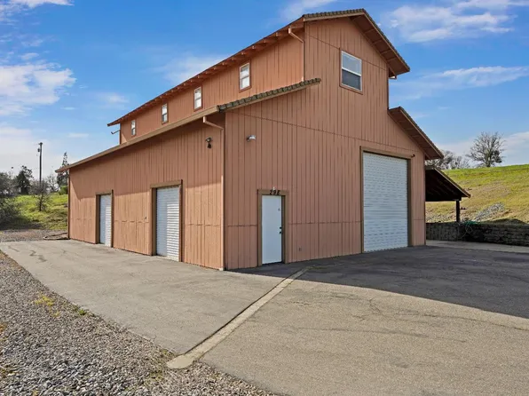 298 Oak Hollow Ln, Valley Springs, CA 95252