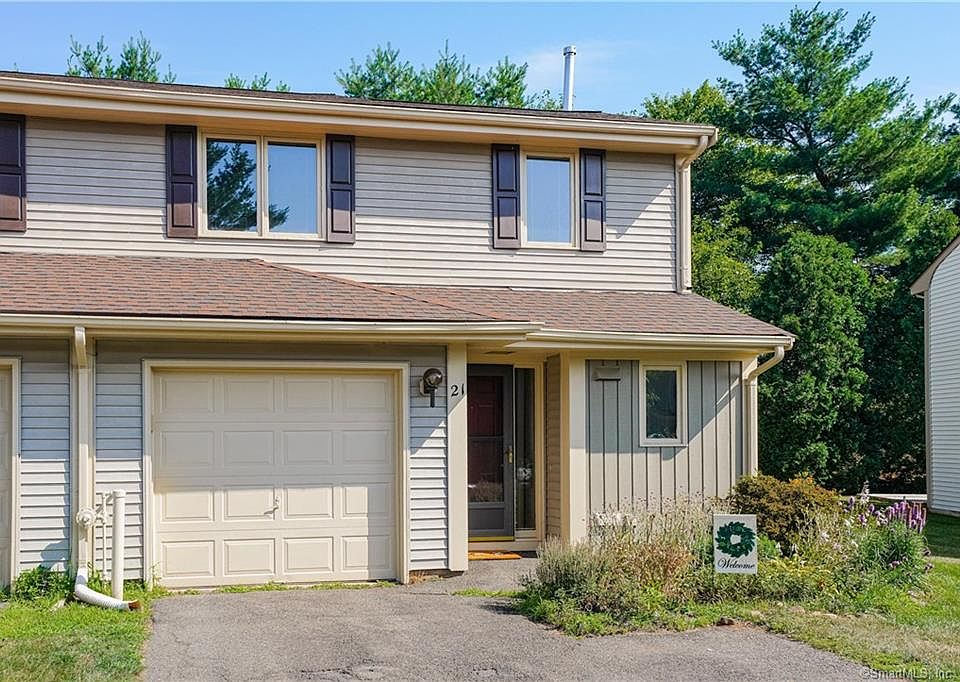 1st image of 21 Copper Beech Dr #21