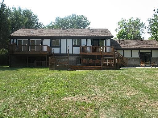 2nd image of 1S701 Taylor Ave